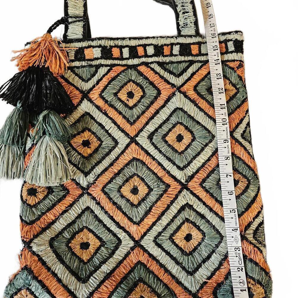 Handmade Geometric Pattern Tote Bag with Tassels - Picture 4 of 7